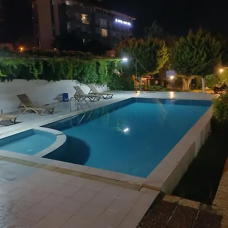 Kadinlar Denizine 100 Metre Kusadası