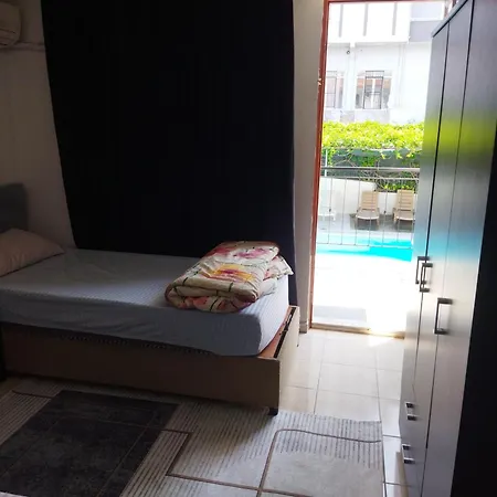 Kadinlar Denizine 100 Metre Kusadası