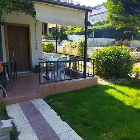 Apartment Kadinlar Denizine 100 Metre Kusadası