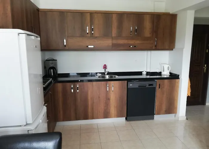 Kadinlar Denizine 100 Metre * Кушадасы